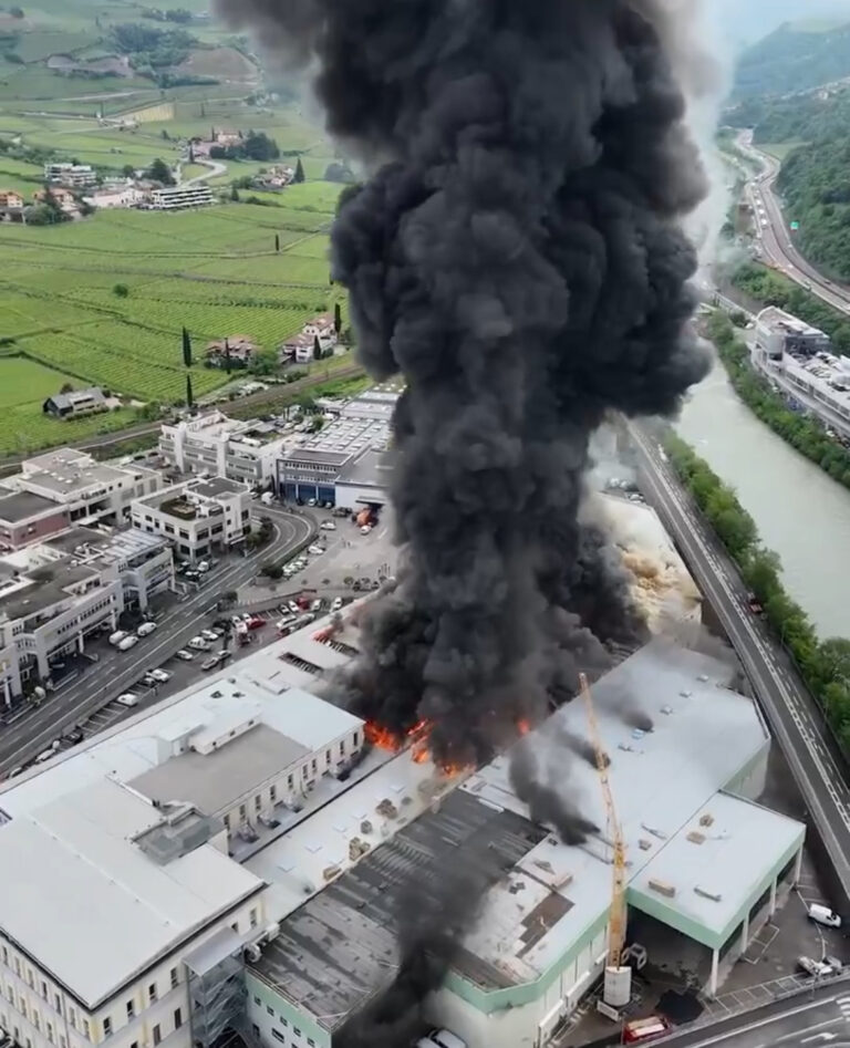 A Hard Blow for the Leader in Fast Charging Stations
