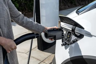 Hyundai Revolutionizes Charging Access: CCS Vehicles Now Connect to Tesla Superchargers in the U.S.