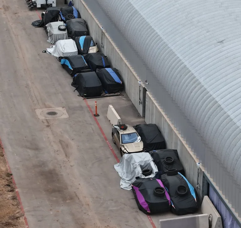 Giga Texas Alert: 16 Cybercabs Spotted at Once—Mass Production is Nearing!