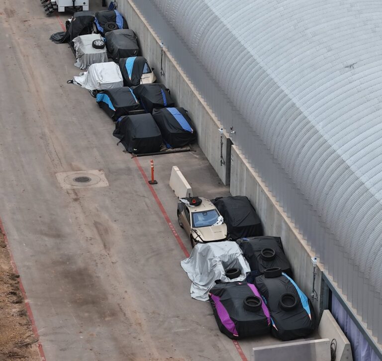 Giga Texas Alert: 16 Cybercabs Spotted at Once—Mass Production is Nearing!